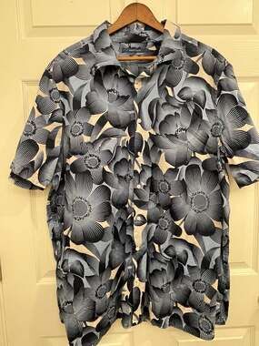 Perry Ellis Men's Blue and Navy Floral Short Sleeve Stretch Button-Down Shirt